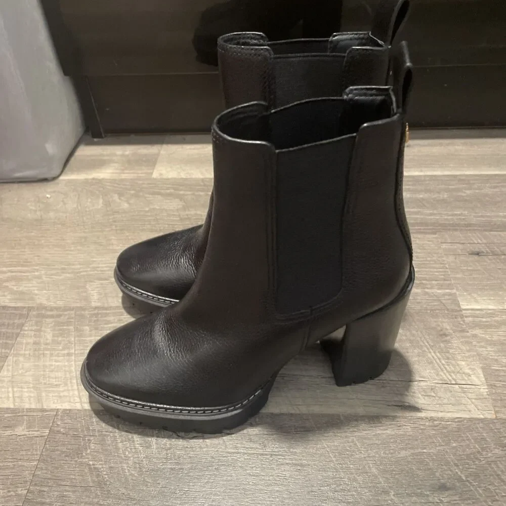 Tory Burch Carson Lug Tumbled Leather Booties Size 7